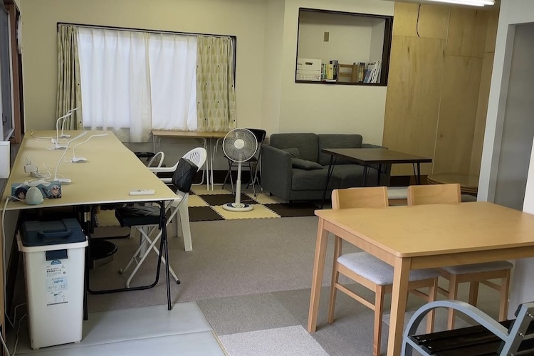 教室内 自習・蔵書コーナー